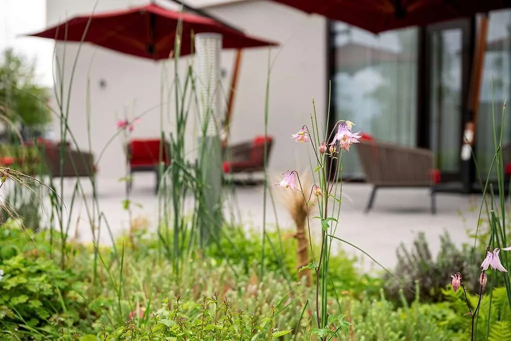 Intercityhotel Zuerich Airport Рюмланг 4*,